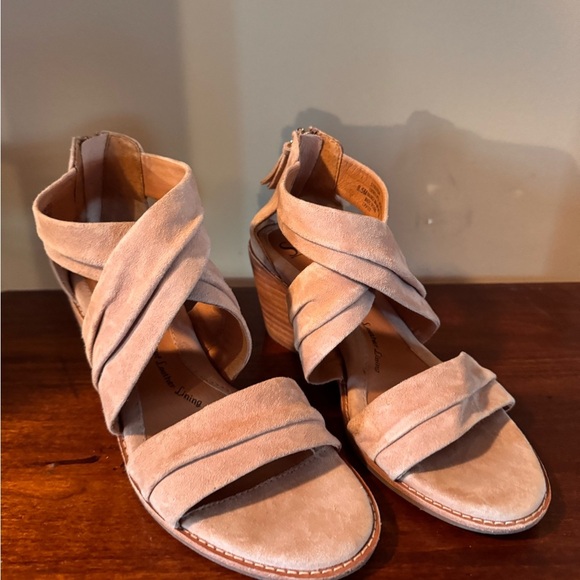 Sofft Women’s Samoa, Rose Taupe, Ruched Suede, Wedge Heeled Sandals size 8.5 - Picture 4 of 8